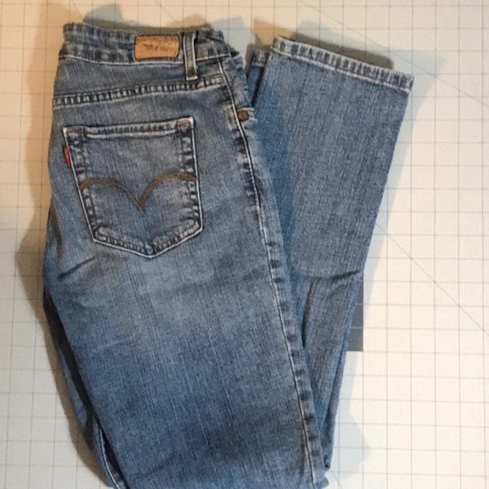 Levi’s mid-rise Skinny 12M pre-owned